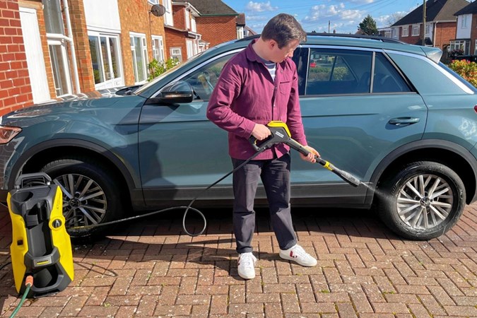 Ryan Gilmore cleaning VW T-Roc wheel with Karcher K7