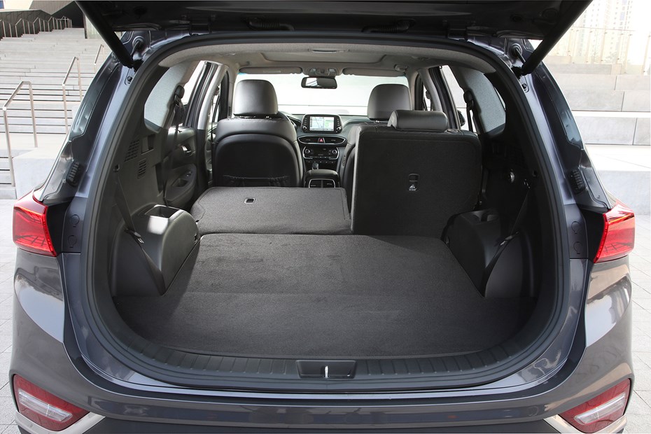 Hyundai Santa Fe boot, folded seats