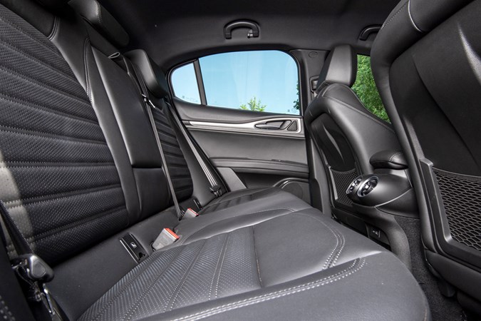 Alfa Romeo Stelvio - Interior rear seats