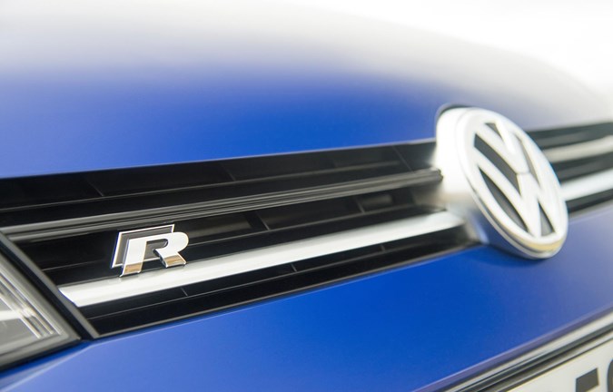 Volkswagen Golf R (2013) review, badge