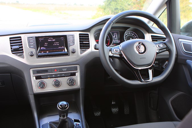 Volkswagen Golf SV (2021) interior