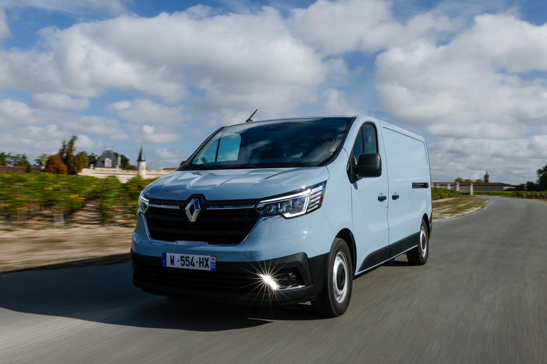 Renault Trafic E-Tech van review (2023)