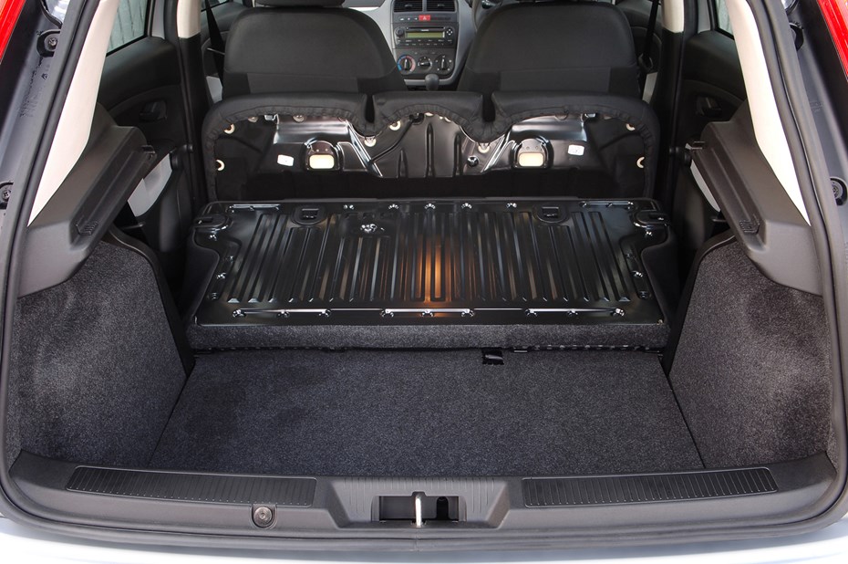 Niet modieus kraai donderdag Used Fiat Grande Punto Hatchback (2006 - 2010) boot space & practicality |  Parkers