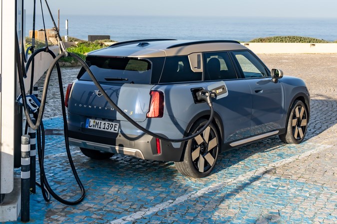 MINI Countryman Electric review - SE ALL4, blue, charging