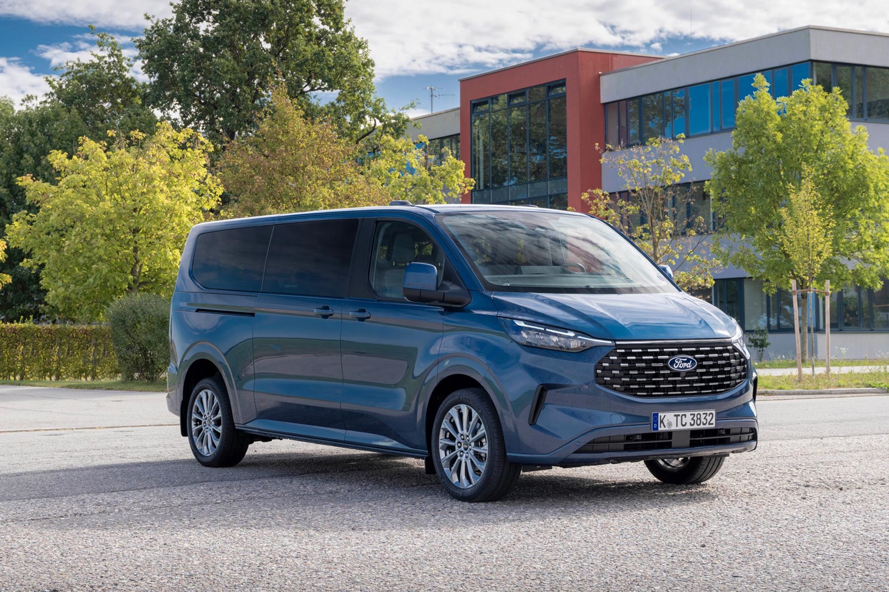 Ford Tourneo Custom comes with a vastly improved cabin.