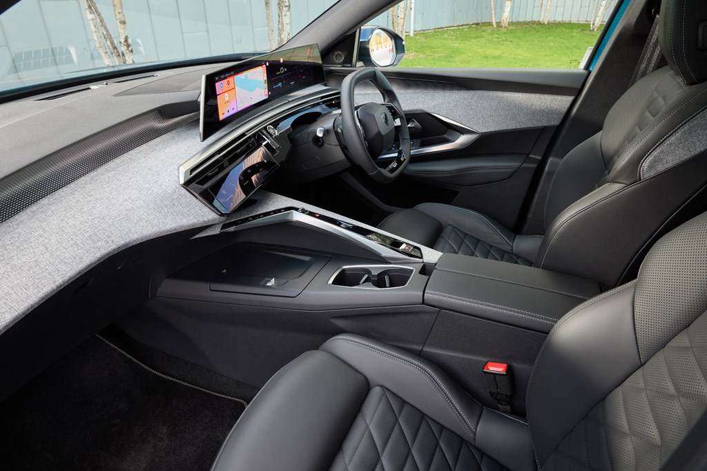 Peugeot e-3008 (2025) interior