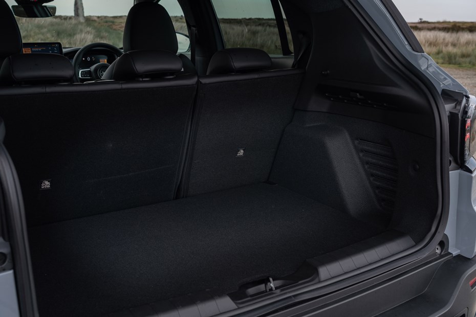 Jeep Avenger 4xe boot space