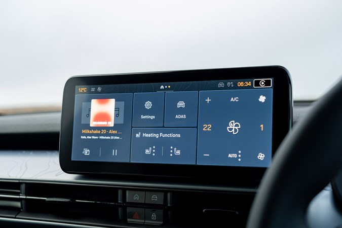 Jeep Avenger 4xe touchscreen