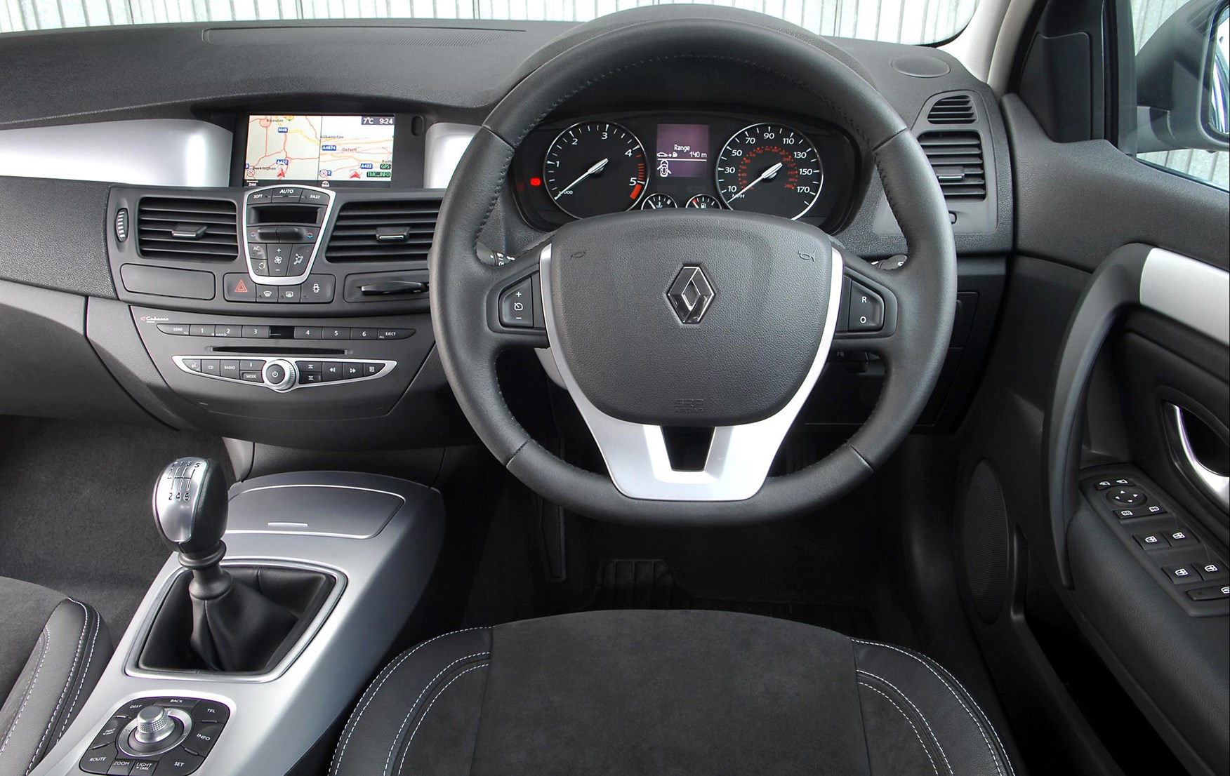 used-renault-laguna-hatchback-2007-2012-interior