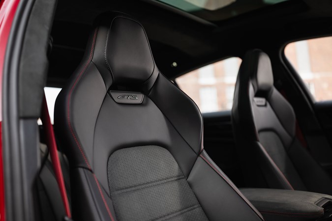 Porsche Panamera GTS: front seats, black upholstery