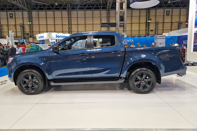 Isuzu D-Max EV, CV Show, side, blue