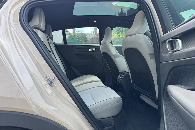 Volvo EC40 rear-seat space