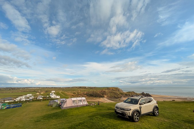 Dacia Duster camping