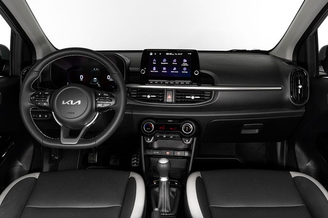 Kia Picanto facelift: dashboard and infotainment system, black upholstery