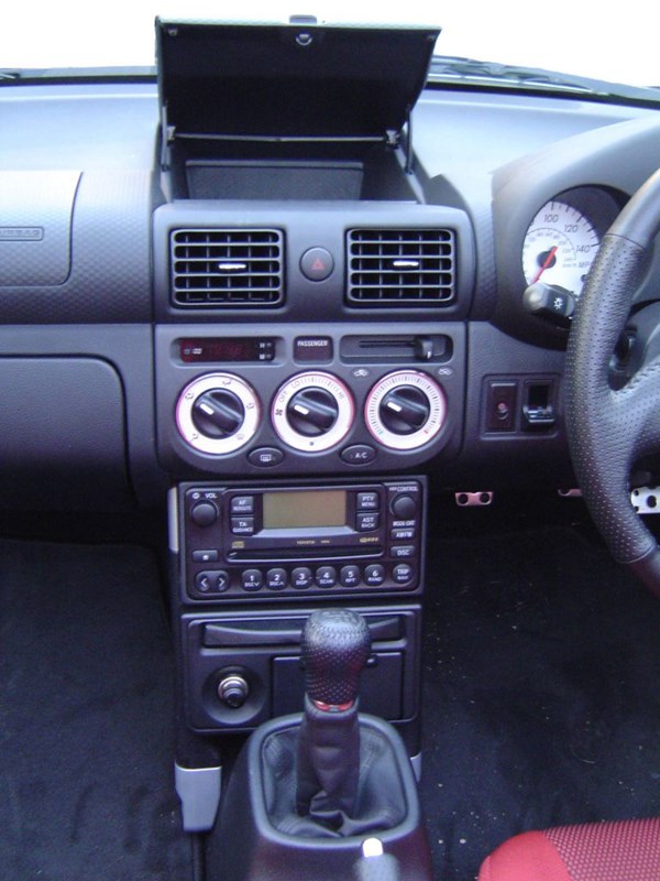 Toyota mr2 on sale spyder interior