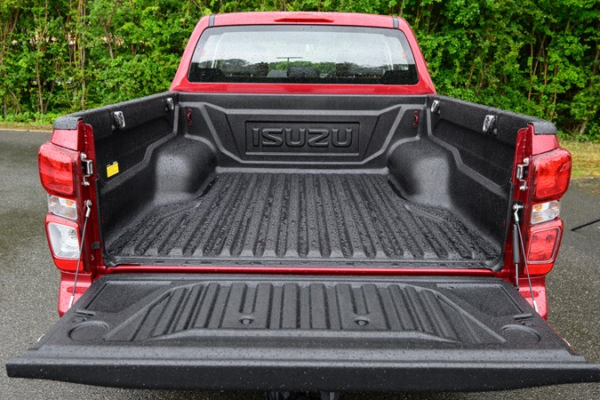 The Isuzu D-Max has a 3.5-tonne carrying capacity AND a one-tonne payload, so it should fit the bill as race support 