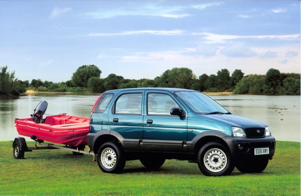 Daihatsu Terios towing boat - UK towing laws