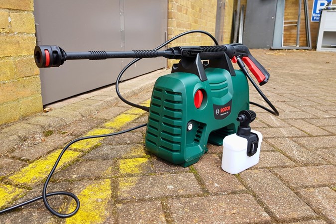 The Bosch EasyAquatak120 is small and lightweight