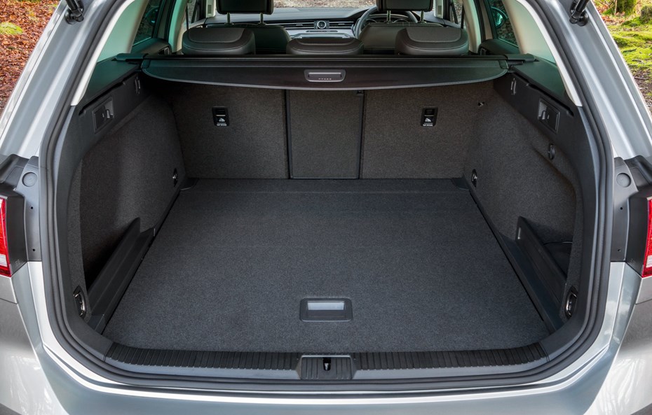 VW 2015 Passat Alltrack Boot-Load Space