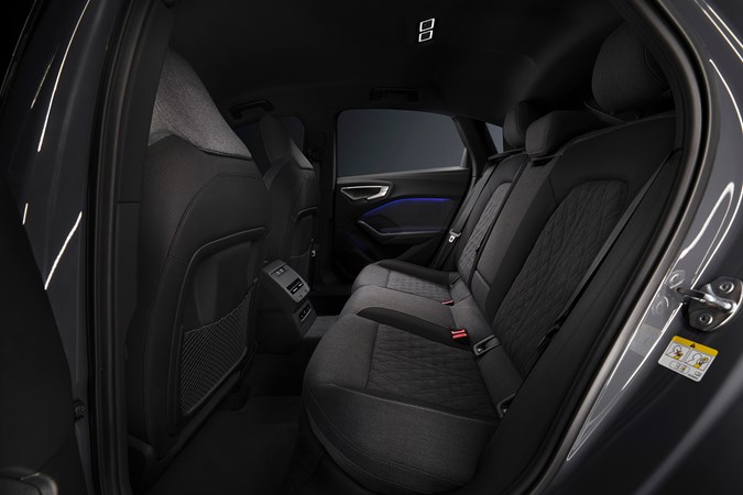 Audi A5 Sportback (2024): rear seats, black fabric upholstery