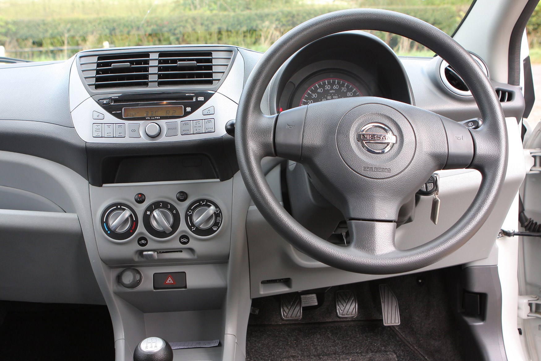 used-nissan-pixo-hatchback-2009-2013-interior