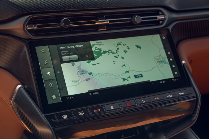 Aston Martin Vanquish infotainment