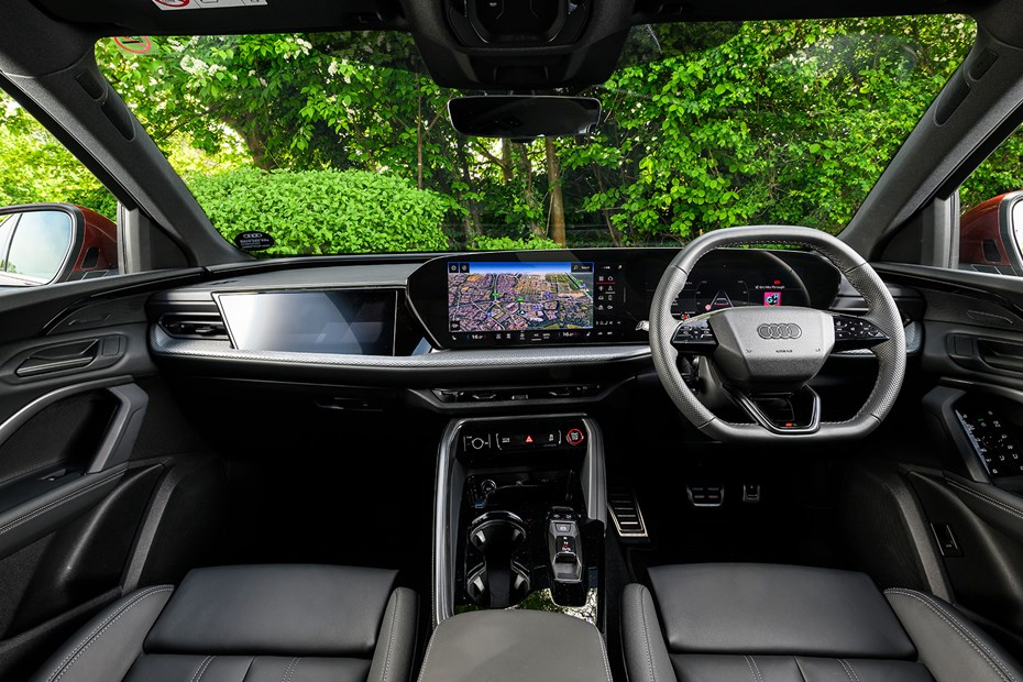 Audi Q5 review, interior, black, dashboard, steering wheel | Parkers