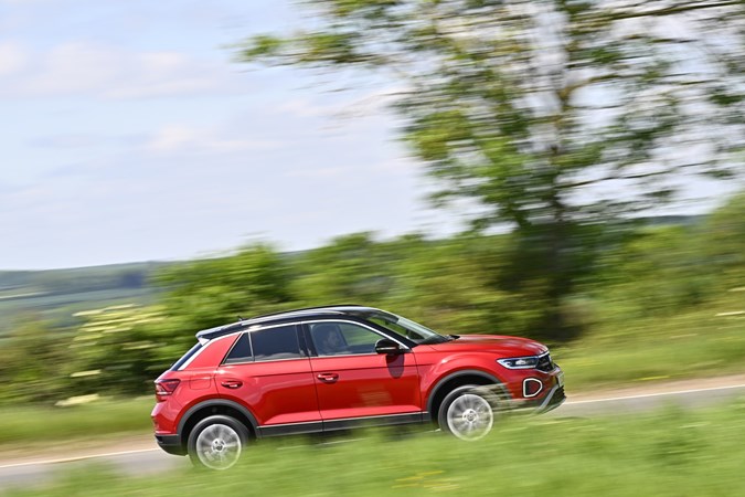 Volkswagen T-Roc 2024 right side profile driving