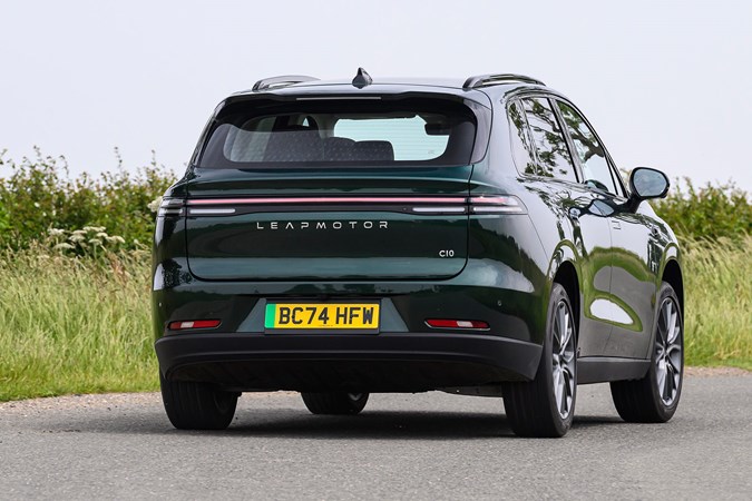 Full-length light bar marks rear of Leapmotor C10 (2025)