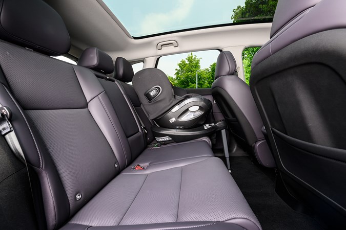 Huge rear compartment in Leapmotor C10 makes fitting child seats easy