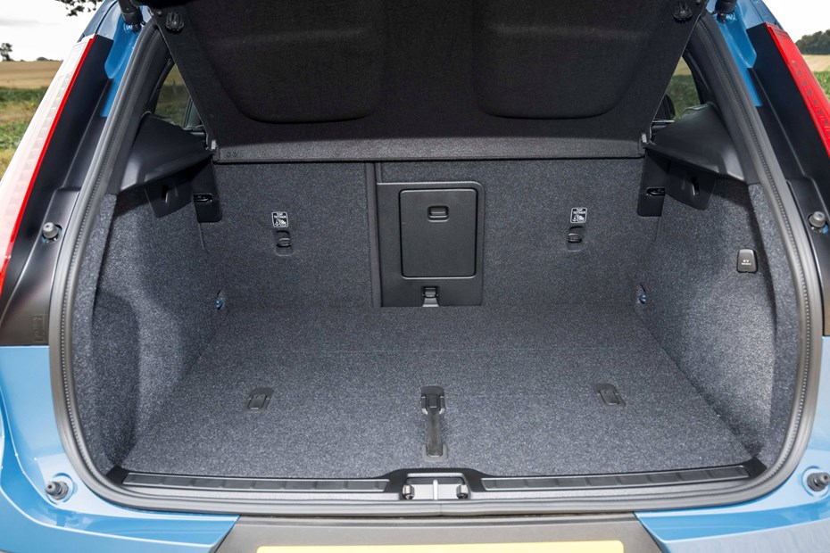 Volvo XC40 boot space seats upright