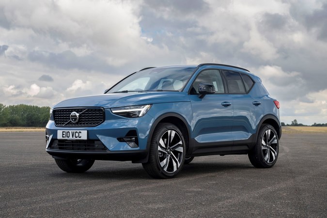 Volvo XC40 blue static front