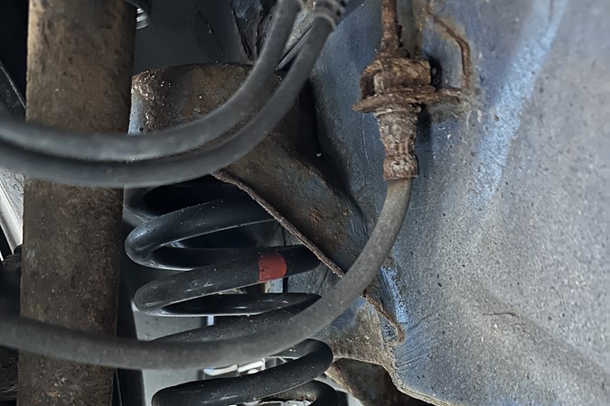 Mercedes SLK rust: front spring perches