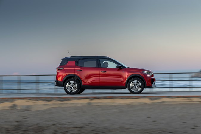 Citroen e-C3 Aircross dynamic side