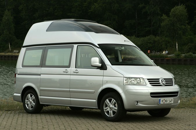 Image of the Volkswagen T5 California Comfort, in silver, viewed from the front