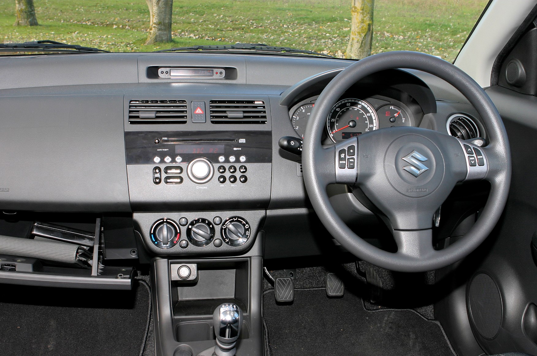 Used Suzuki Swift Hatchback 2005 2011 Interior used-suzuki-swift-hatchback-2005-2011-interior