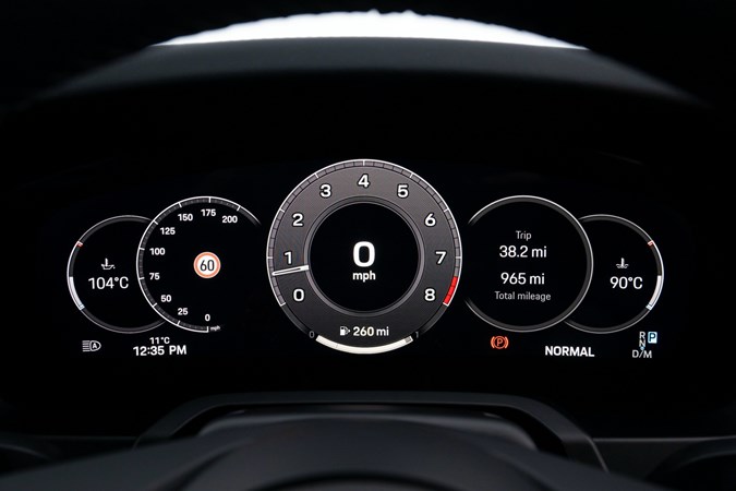 Porsche 992.2 911 Carrera driver's display