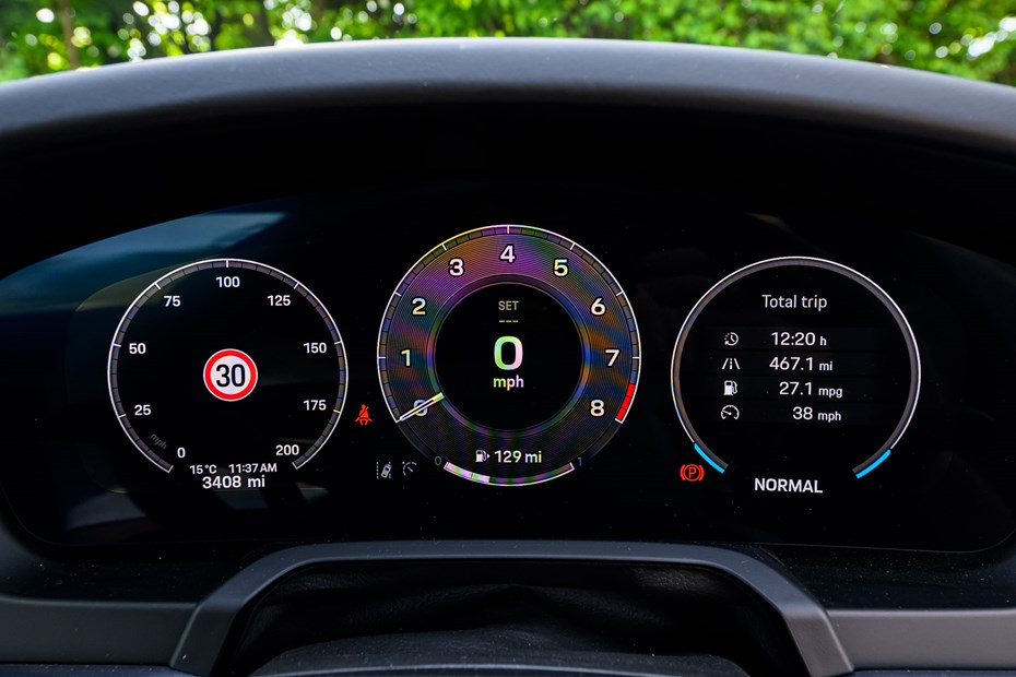 Porsche 911 Carrera T 992.2 digital instrument cluster