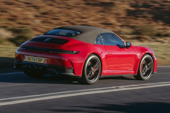 Porsche 911 GTS Cabriolet (2025): rear cornering