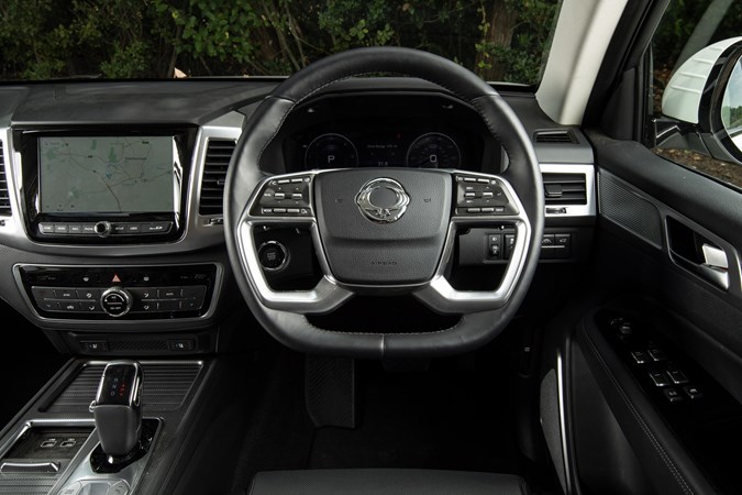 SsangYong Rexton steering wheel and gauge cluster
