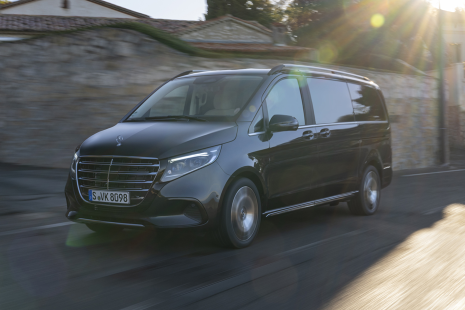Mercedes-Benz V-Class (2024) driving front