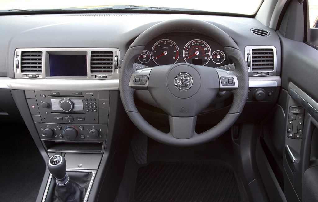 Used Vauxhall Vectra Saloon (2005 - 2008) Review