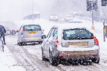 How to keep safe driving in snow