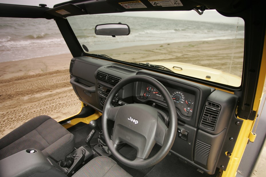Introducir 33+ imagen 1996 jeep wrangler interior 