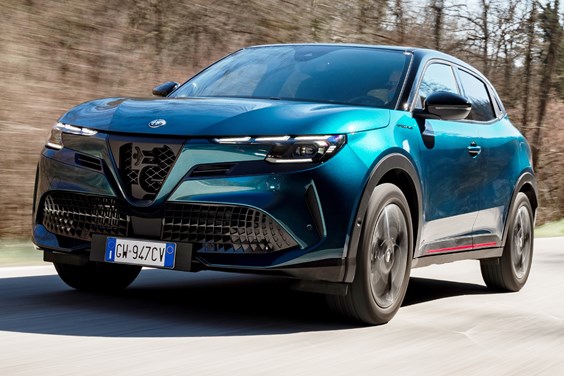 Alfa Romeo Junior Hybrid (25 on) specifications data
