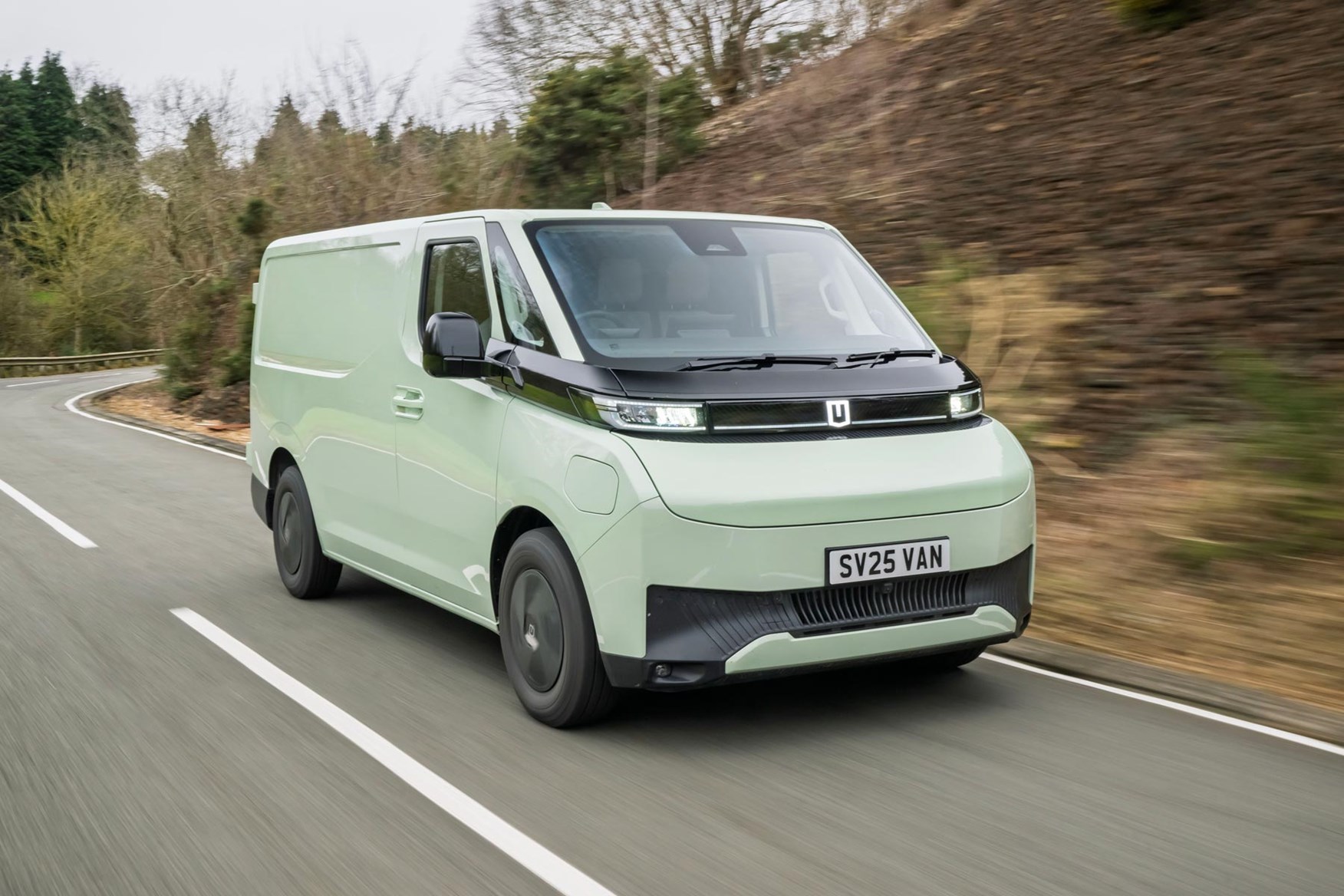 The Farizon SV offers some clever innovations in a conventional van package.