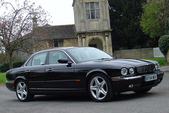 Jaguar XJ Saloon (03-09) specifications data