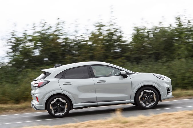 Ford Puma (2024) side driving