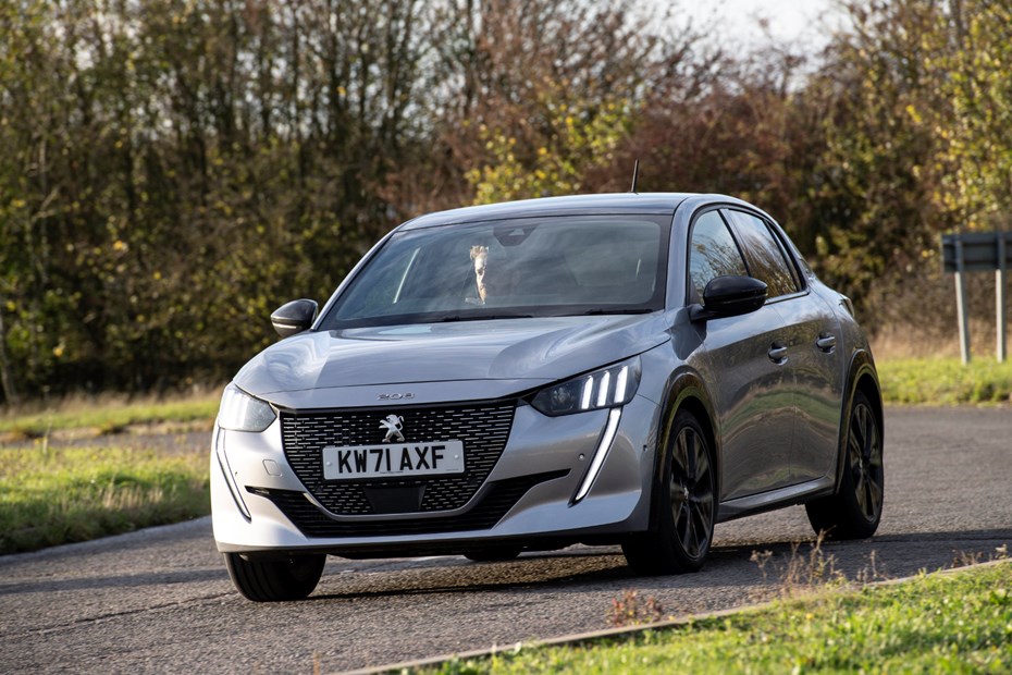 Peugeot 208 driving front