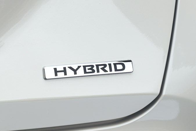 Nissan Juke hybrid badge